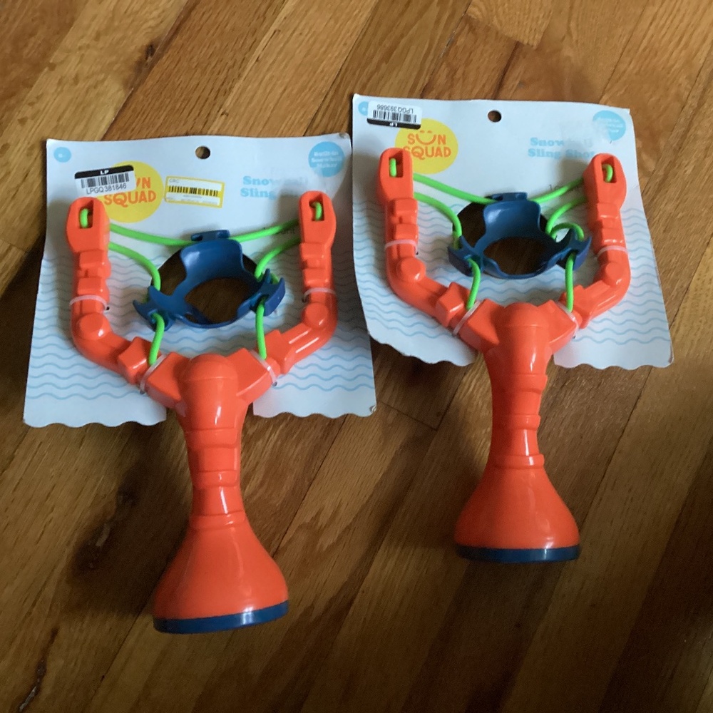 Snowball slingshot